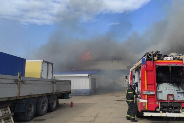В подмосковном Наро-Фоминске на складе поликарбоната вспыхнул пожар | В Наро-Фоминске загорелся склад поликарбоната