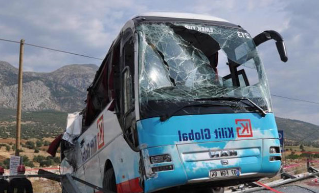 В Турции в ДТП с туристическим автобусом погибли шестеро россиян и еще десятки получили травмы