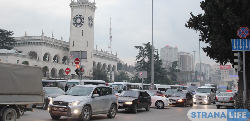 Вокзал или резиденция шейха? То ли Сочи, то ли Симферополь…