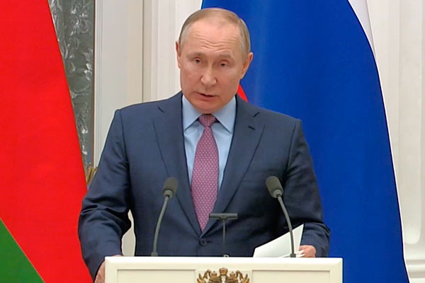 Путин призвал Киев сесть за стол переговоров с Донбассом