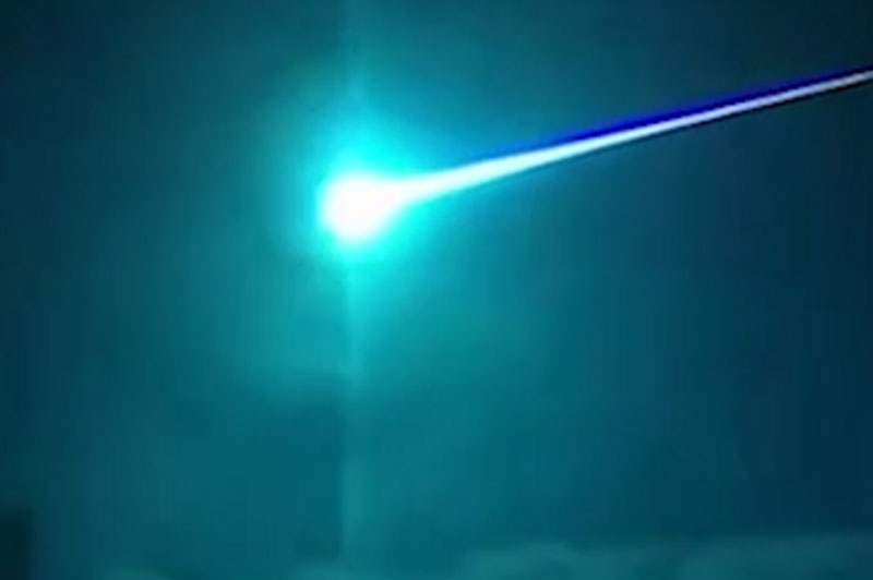 В небе над Португалией пронёсся огромный ярко-синий метеорит. Видео | Над Португалией пролетел ярко-синий метеорит