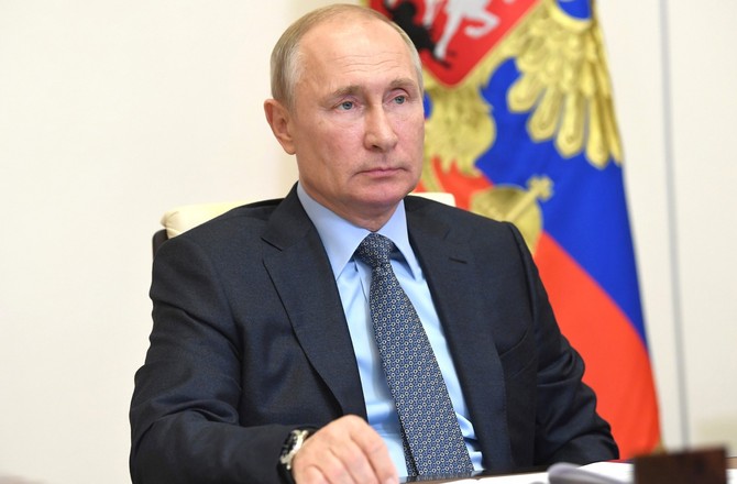 Путин призвал пресекать попытки активизировать в России «мразь»