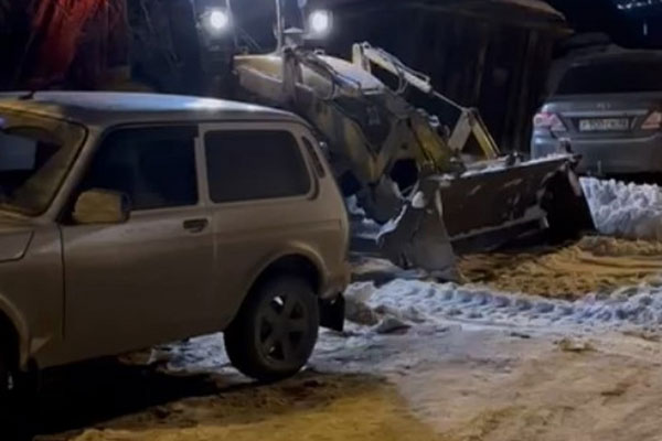 Снос частного дома в Уфе вызвал возмущение: что произошло и какие меры предпринимаются | В Уфе двое детей едва не погибли из-за внезапного сноса дома