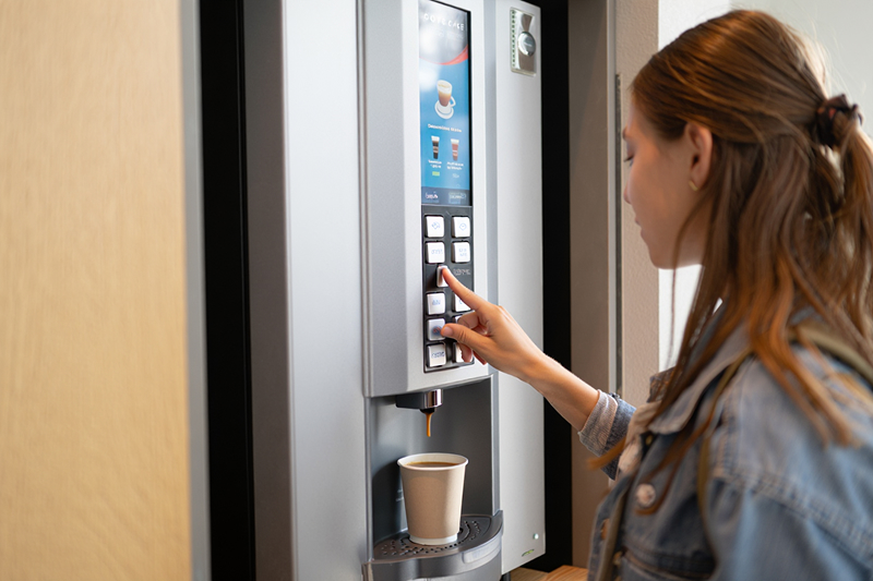 Что вреднее для здоровья: недоедание или перекус на ходу? Нутрициолог рассказала, какой вариант опаснее | Врач объяснила, что хуже — голод или перекус на бегу