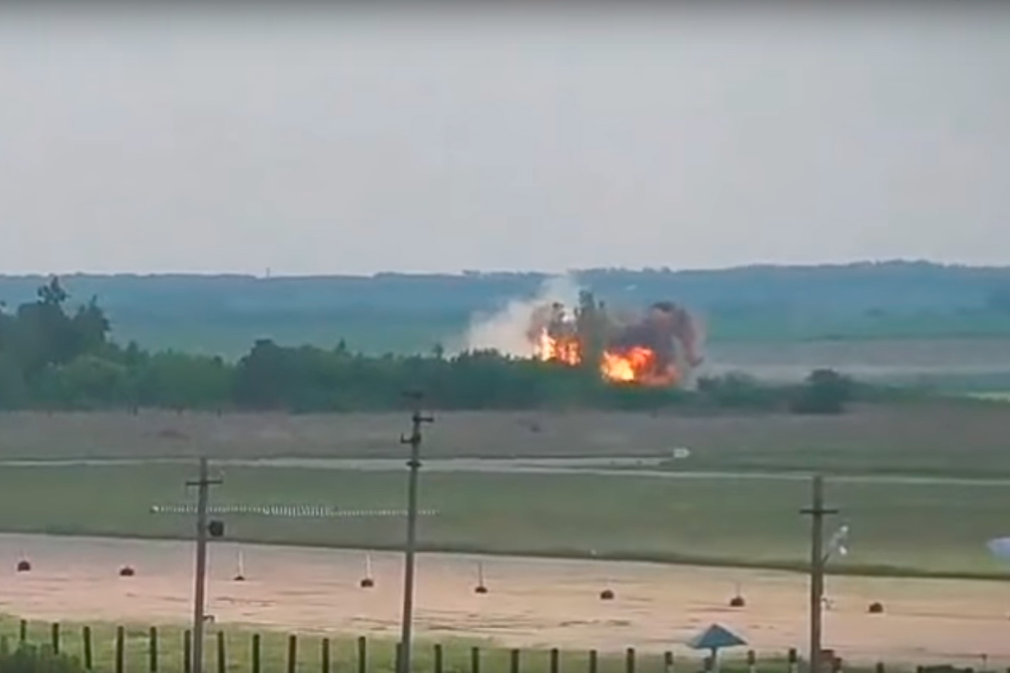 В сети появилось первое видео крушения Ан-26 под Саратовом