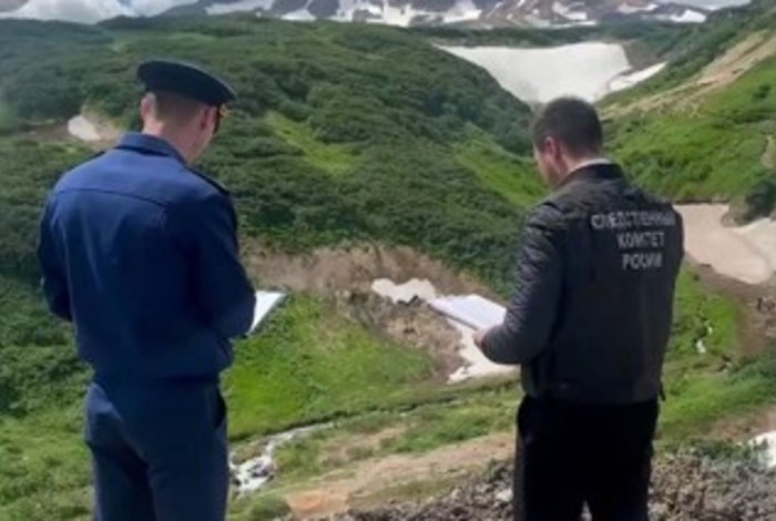 На Камчатке медведь залез в палатку к туристке и растерзал её | Медведь ворвался в палатку к спящей на Камчатке туристке и растерзал её