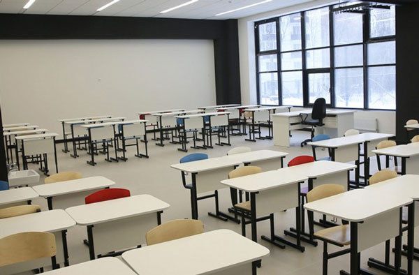 Ученик изрезал ножом преподавателя в британской школе