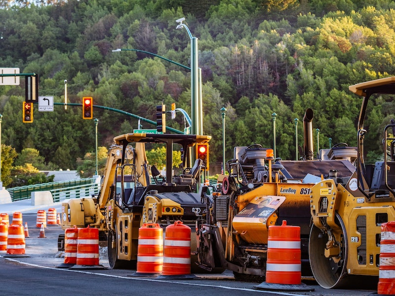 ФАС вычислила картель в Краснодарском крае при выполнении нацпроекта «Безопасные качественные дороги» | Картель в махинациях при ремонте дорог: ФАС возбудила дело против компаний из Краснодарского края