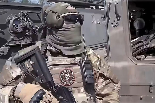 Оборонный комитет Думы собирается законодательно урегулировать деятельность ЧВК. Путин за контракты