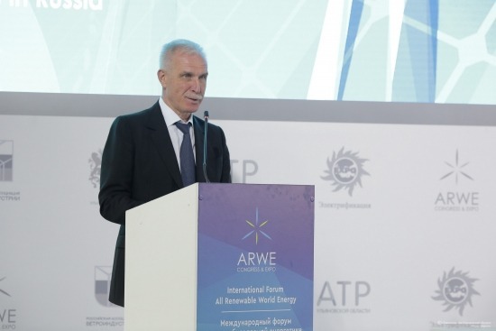 Ульяновский губернатор судится с коммунистом из-за плаката со словом «her»