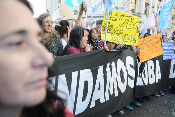 Более миллиона аргентинцев вышли на протесты из-за образовательной реформы Милея | Миллион аргентинцев вышли на протесты из-за реформы нового президента