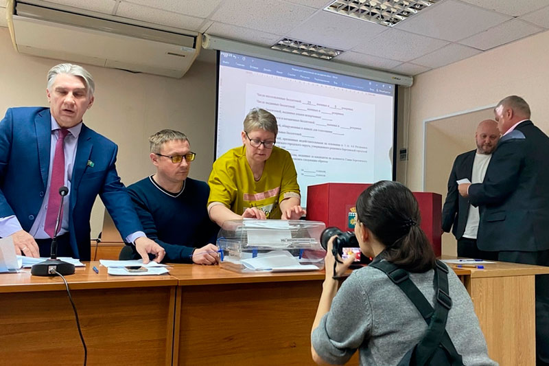 Кандидат в мэры Берёзовского Маслакова пожаловалась в суд на избравшую её Думу | Кандидат в мэры Берёзовского подала иск против избравшей её Думы