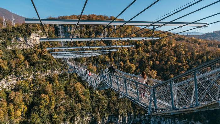 Сиганул без страховки: в Сочи посетитель Skypark разбился насмерть с 207-метровой высоты | В Сочи мужчина погиб после прыжка без страховки в Skypark