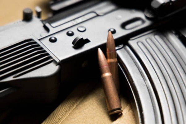 В Подмосковье мужчина устроил стрельбу у подъезда жилого дома | Неизвестный устроил стрельбу у ЖК «Ольгино парк» в Подмосковье