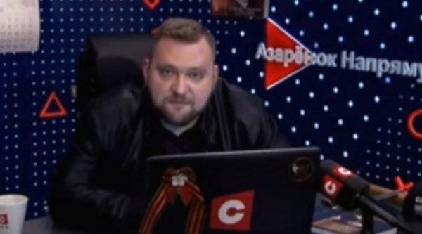 В Белоруссии пообещали «разбить хлебало» журналисту из РФ за слова о Лукашенко | Белорусский журналист Азарёнок оскорбил коллегу из России из-за слов о Лукашенко