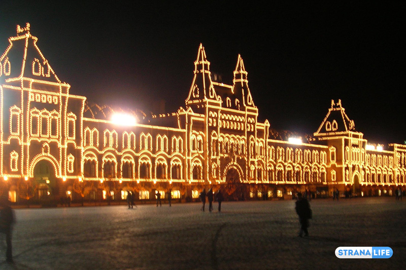 Предновогодний репортаж за одни сутки. В Сочи – почти лето, в Москве – невнятная осень, а на Урале – суровая зима