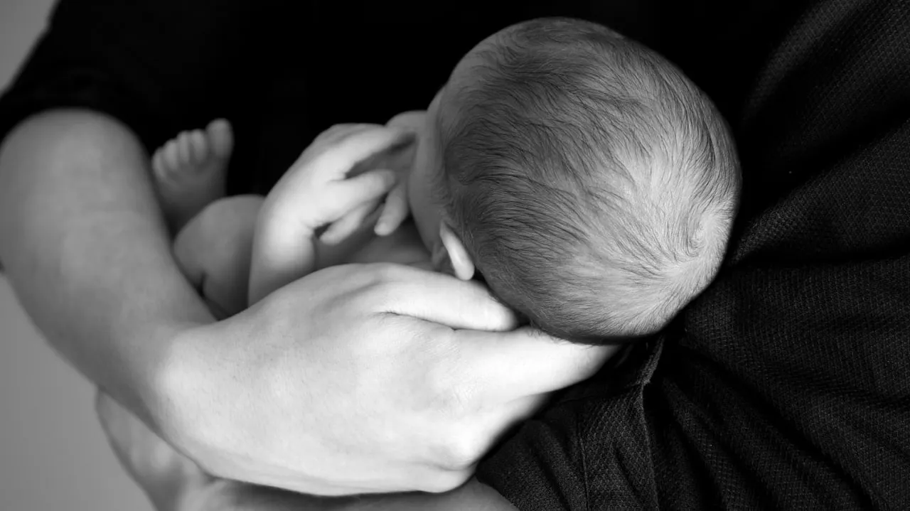 В Сочи от истощения скончался ребенок блогера-сыроеда