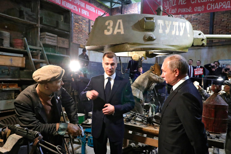 Путин пообещал открыть центр архивных документов о войне