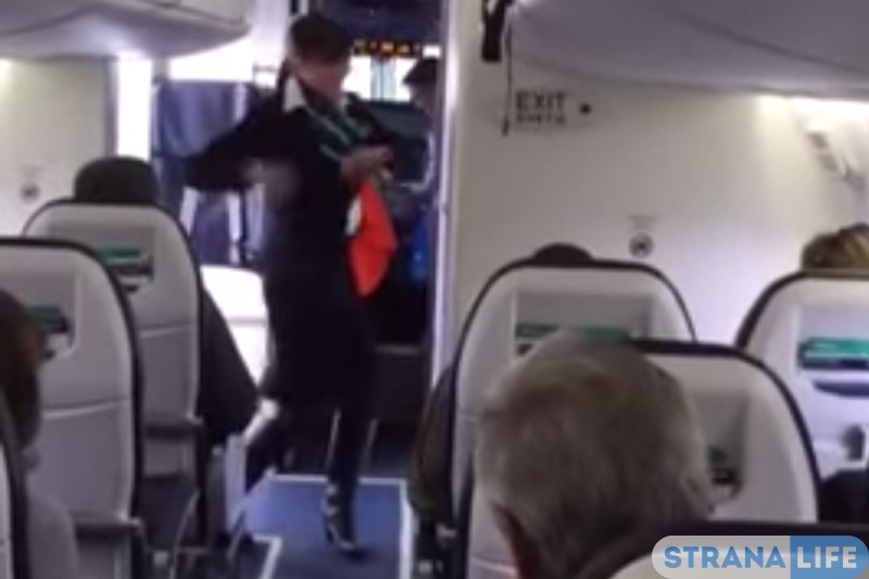 Задорный танец стюардессы стал интернет-хитом. ВИДЕО