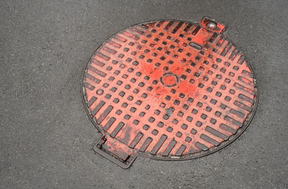 "Хотел проучить родителей": пропавший в Таганроге школьник ночевал в люке | В Таганроге пропавший школьник ночевал в люке после ссоры с отчимом