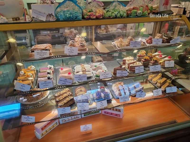 «Перекрёсток» и «Вкусвилл» временно прекратили продажи пирожных «Можайского кондитерского дома»