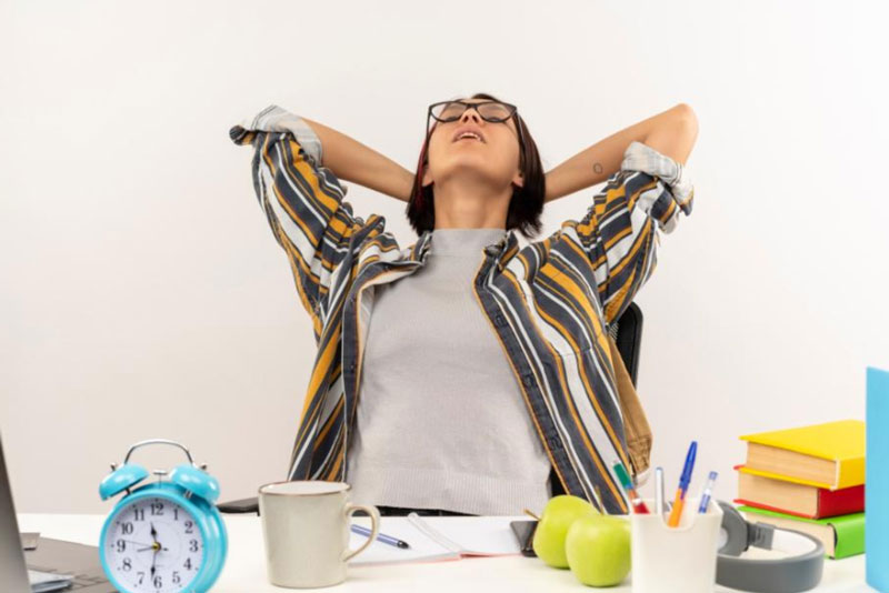 «Сливают в поток»: эксперт рассказал, почему зумеры массово уходят с работы в первый год |  HR-эксперт Злобин объяснил, почему поколение Z часто меняет работу