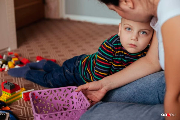 Мальчику со СМА всем миром собрали 121 миллион на спасительный укол. А Минздрав запретил покупать лекарство