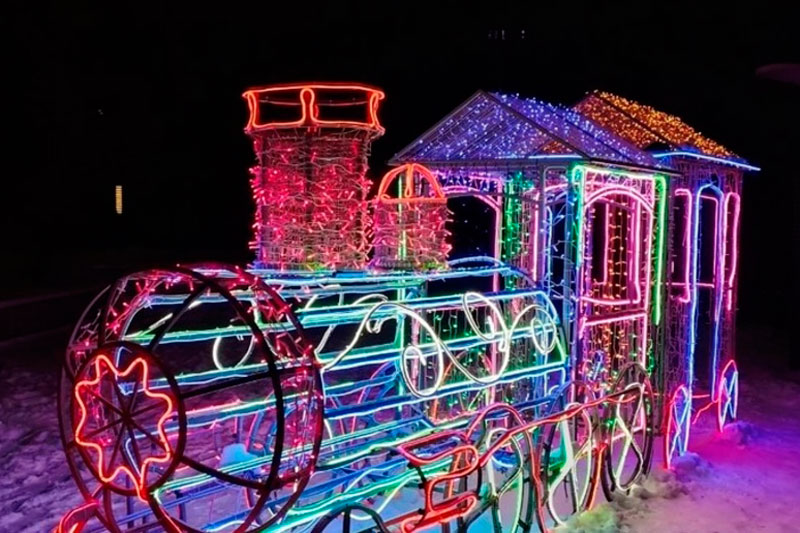 Ребёнок получил удар током из-за новогодней инсталляции на Урале | 2-летний мальчик получил удар током из-за гирлянд на инсталляции в Нижнем Тагиле