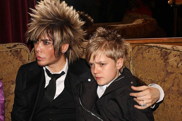 «Мое детство было настоящим адом!» — приемный сын Сергея Зверева собирается подать в суд на отца | Усыновленный Зверевым Дмитрий Парфенов подаст в суд на отца