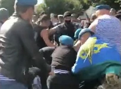 В Парке Горького «десантники» подрались с росгвардейцами