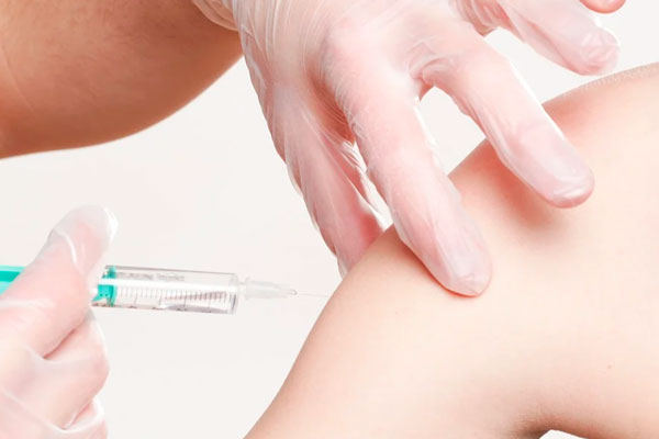 Липецкого врача задержали за липовую вакцинацию от СOVID-19