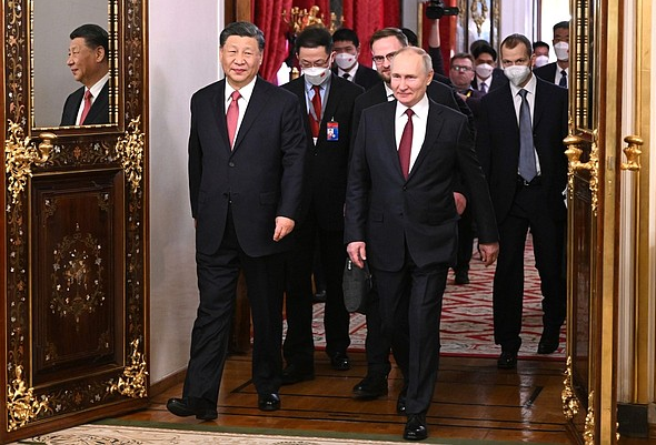 Путин сообщил, что Россия готова перейти на юани в торговле с другими странами