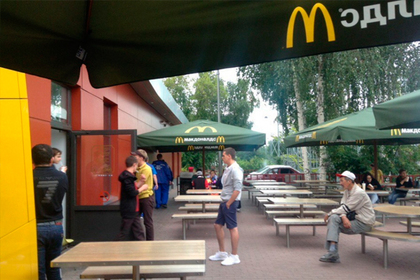 Шесть тюменцев пострадали в драке из-за серьги в «Макдоналдсе»