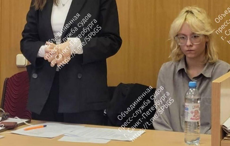 В Петербурге суд арестовал студентку за организацию несанкционированного концерта в центре города | В Петербурге студентку и музыкантов группы задержали за выступление с песнями иностранных агентов